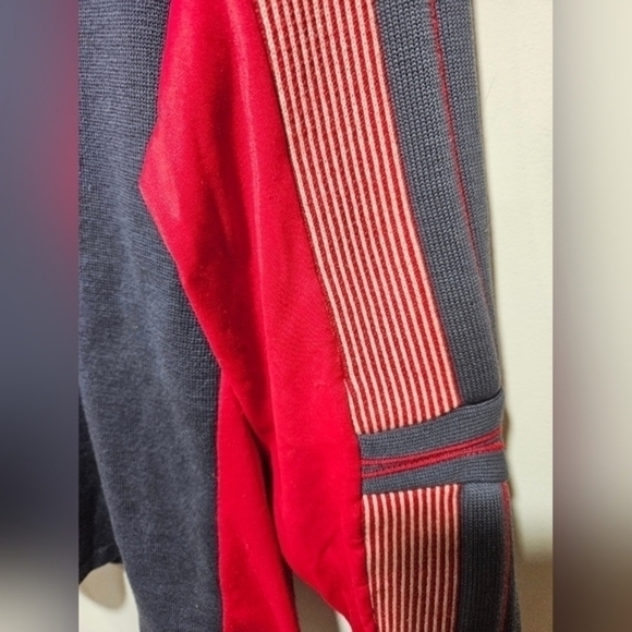 Ramos Padded Sweater READ DESCRIPTION - Picture 2 of 16